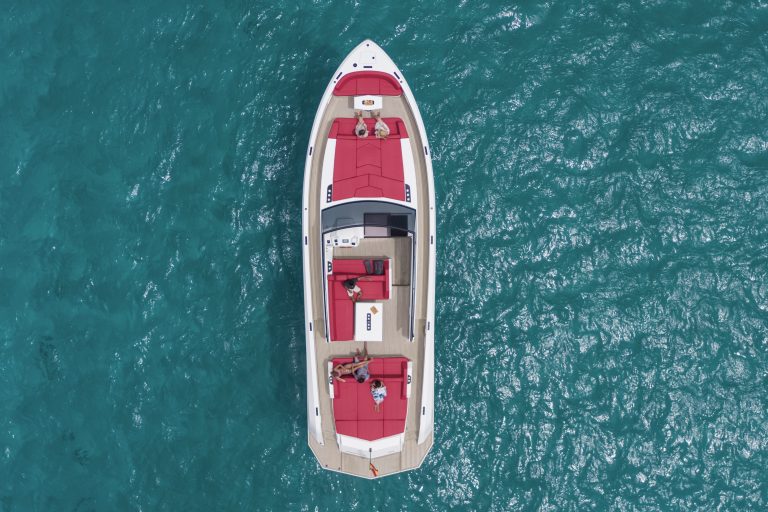 Alquiler rent location llogar mieten boot barco boat bateau ibiza VanquishVQ54Diva