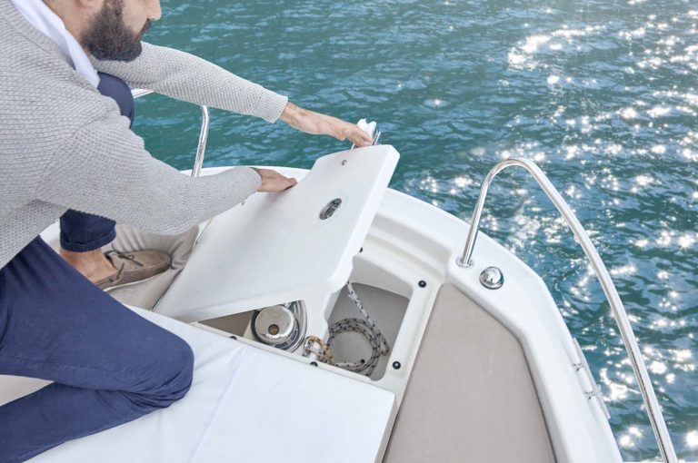 Anchor of Quicksilver 605 Hang ten - Motorboat in Ibiza