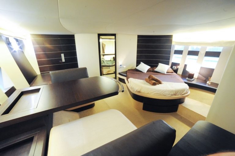 Lounge of Azimut 68 Abril - Yacht in Ibiza
