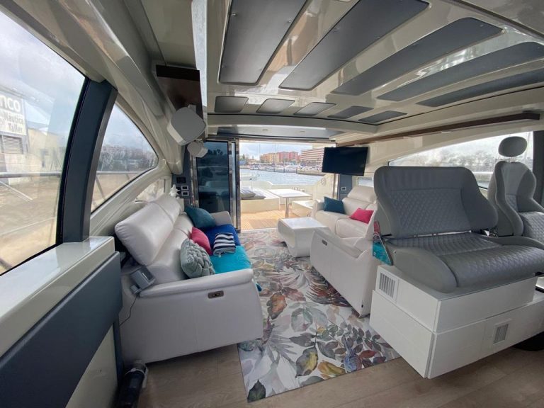 Lounge 2 of Azimut 68 Abril - Yacht in Ibiza