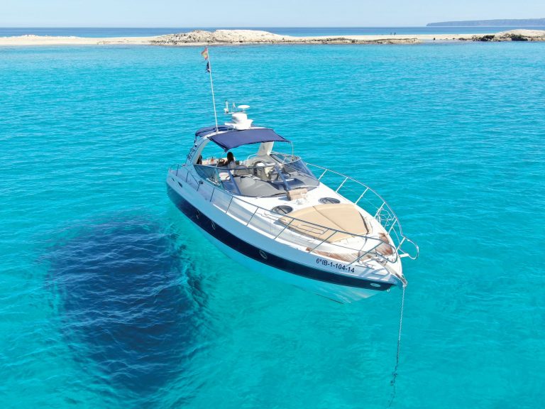 Bow of Cranchi 41 New Cristina - Motorboat in Ibiza
