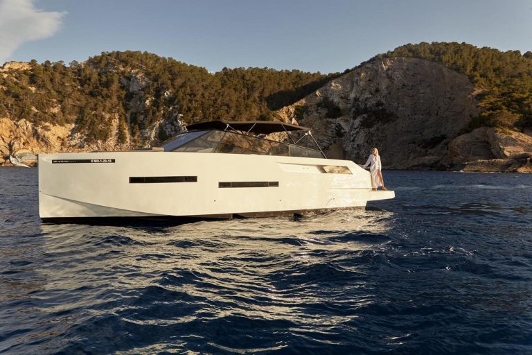 Starboard view 2 of De Antonio D46 Valentina - Yacht in Ibiza