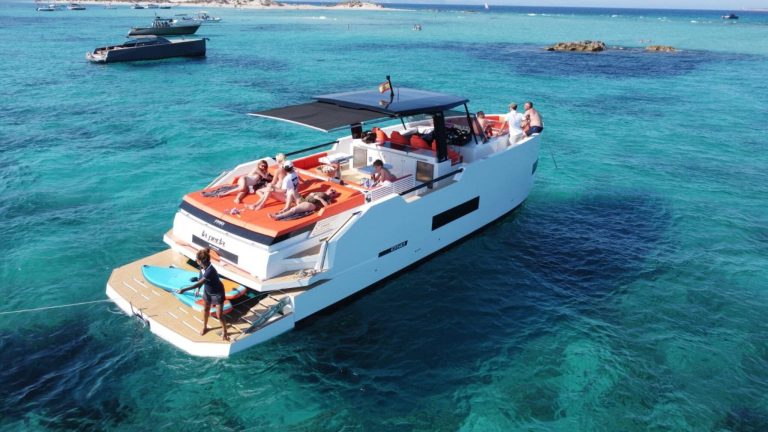 Starboard view of De Antonio D50 La Perla - Yacht in Ibiza
