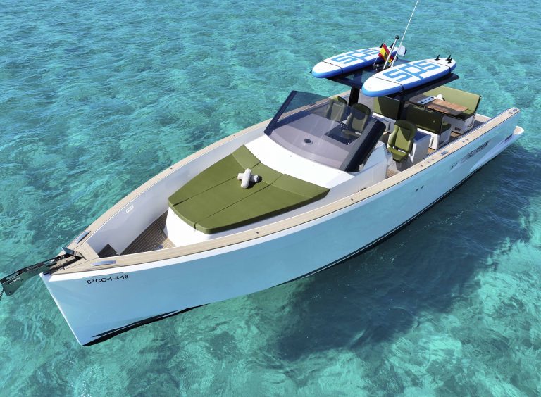 Bow sundeck of Fjord F40 Patandreas - Yacht in Ibiza
