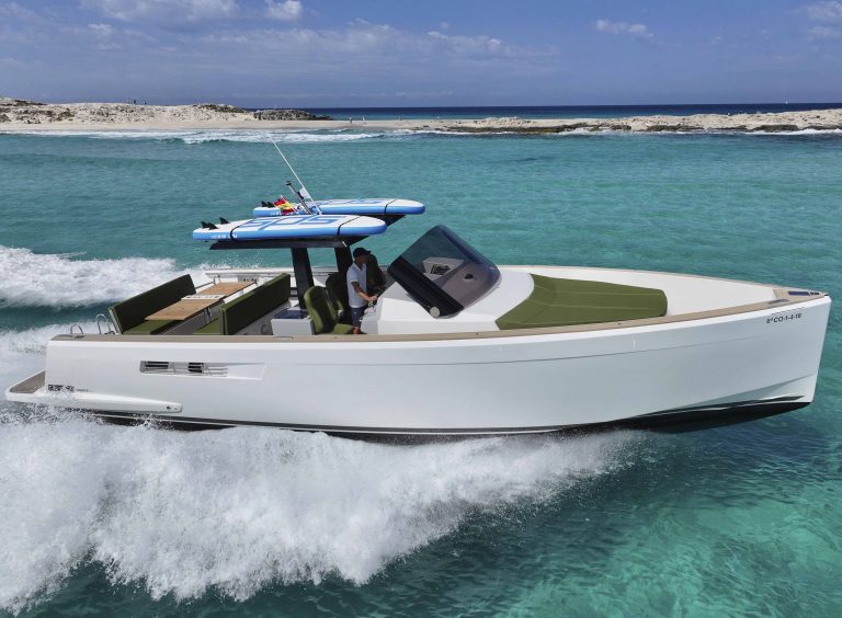 Starboard view 2 of Fjord F40 Patandreas - Yacht in Ibiza