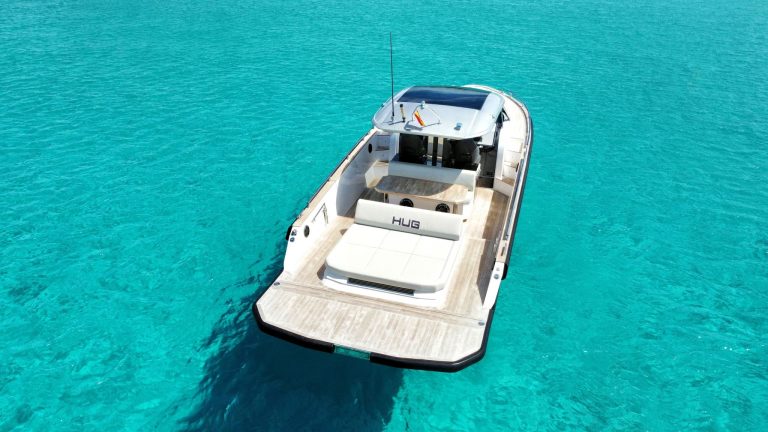 Stern of Focus Forza 37 Hug - Yacht in Ibiza