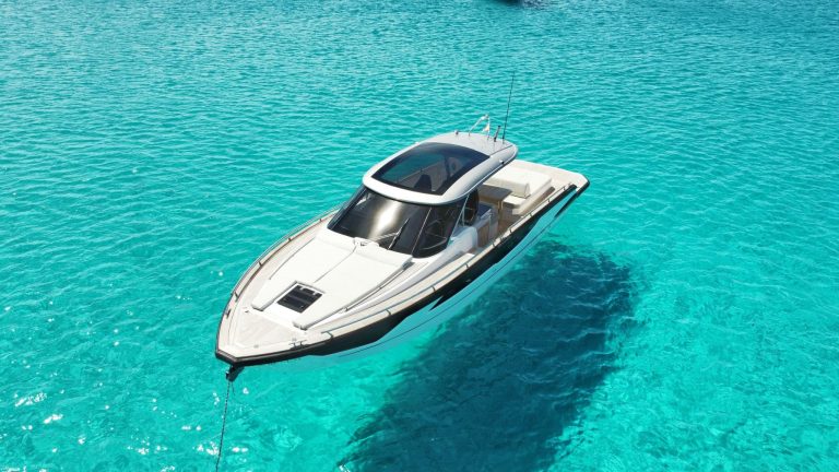 Bow of Focus Forza 37 Hug - Yacht in Ibiza