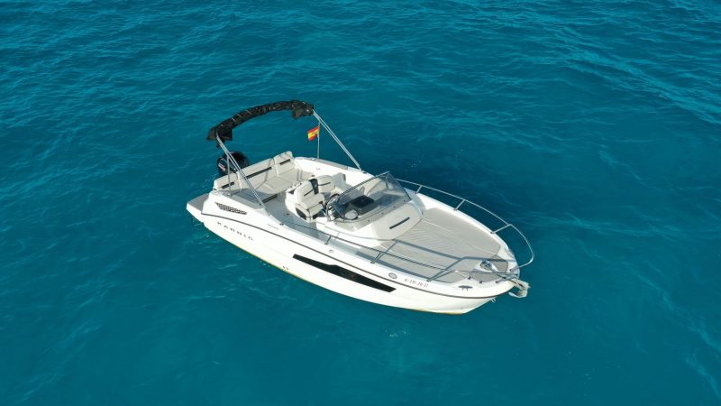 Starboard view of Karnic SL 602 Mareri - Motorboat in Ibiza