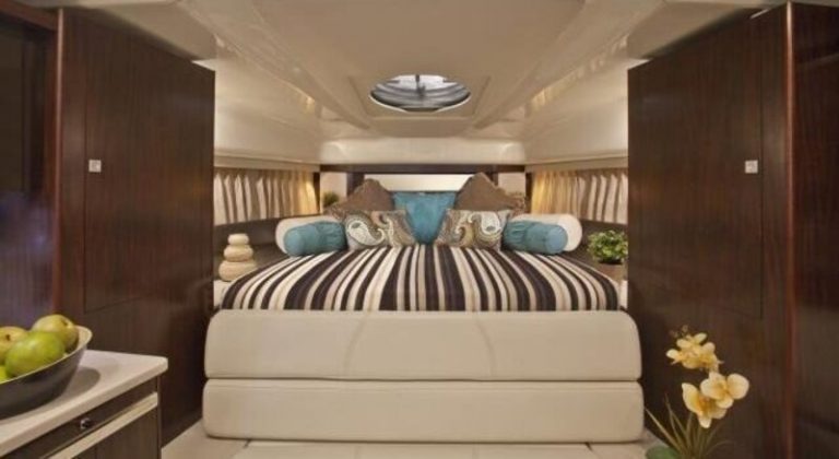 Cabin 2 of Monterey 355 Andrea - Motorboat in Ibiza