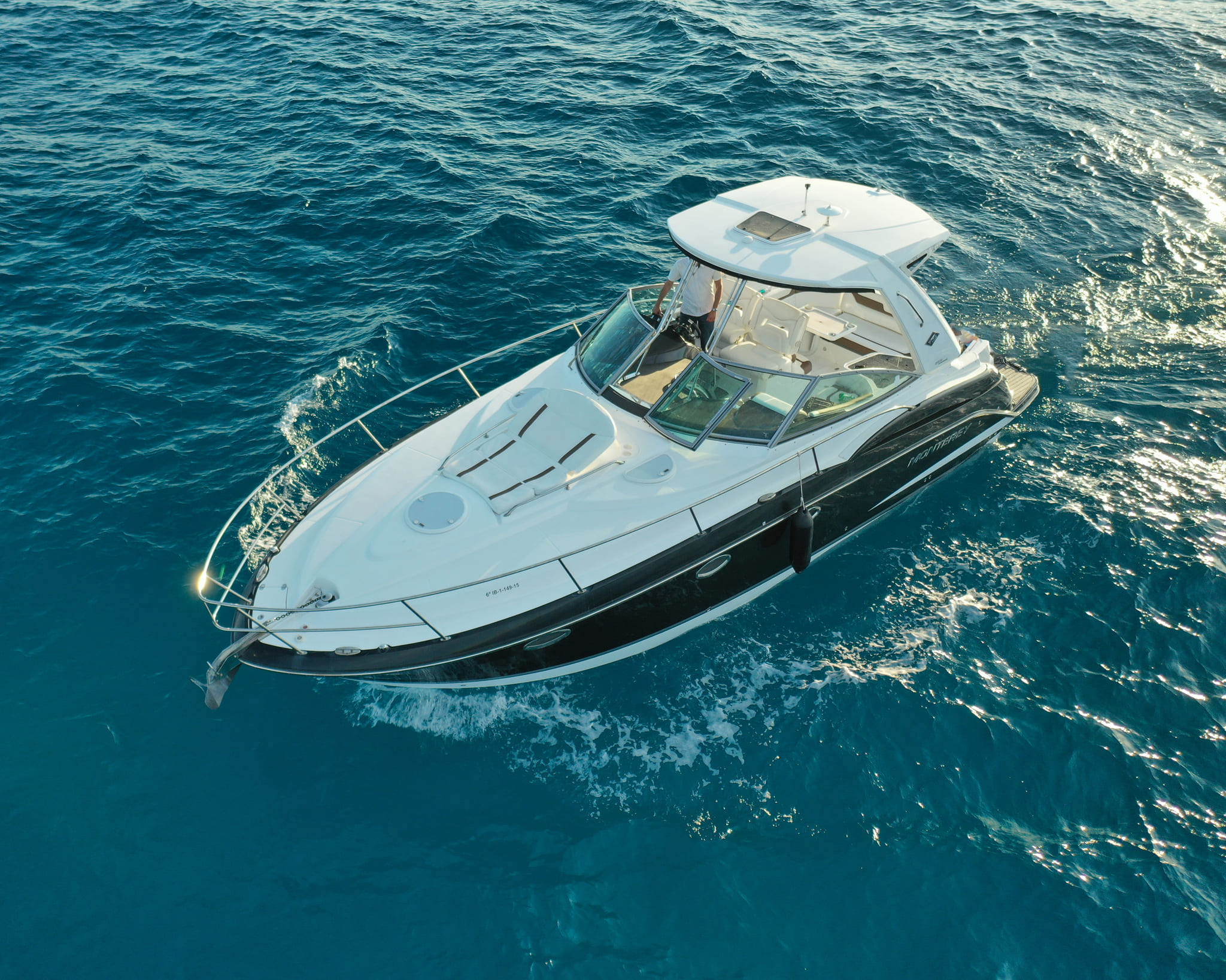 Bow of Monterey 355 Andrea - Motorboat in Ibiza