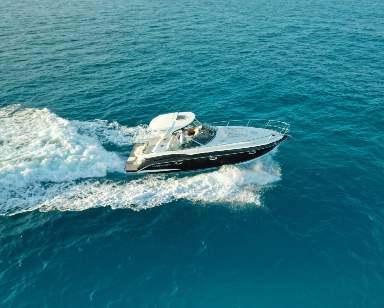 Sailing of Monterey 355 Andrea - Motorboat in Ibiza