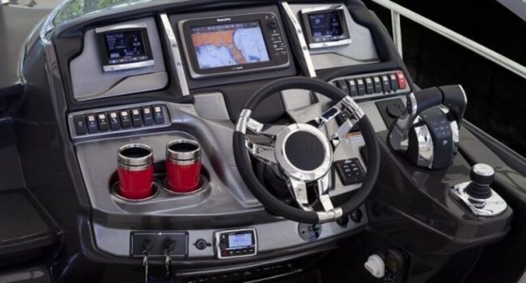 Rudder of Monterey 355 Andrea - Motorboat in Ibiza