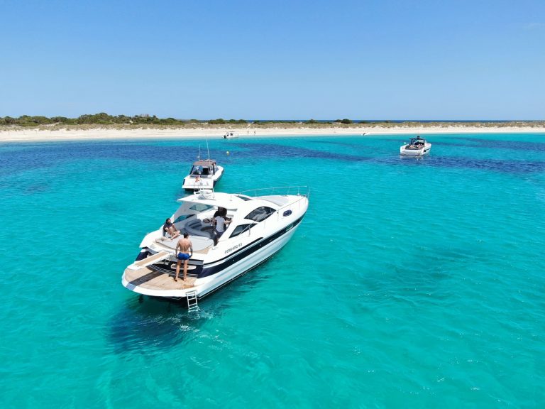 Stern of Pershing 43 Nina - Yacht in Ibiza