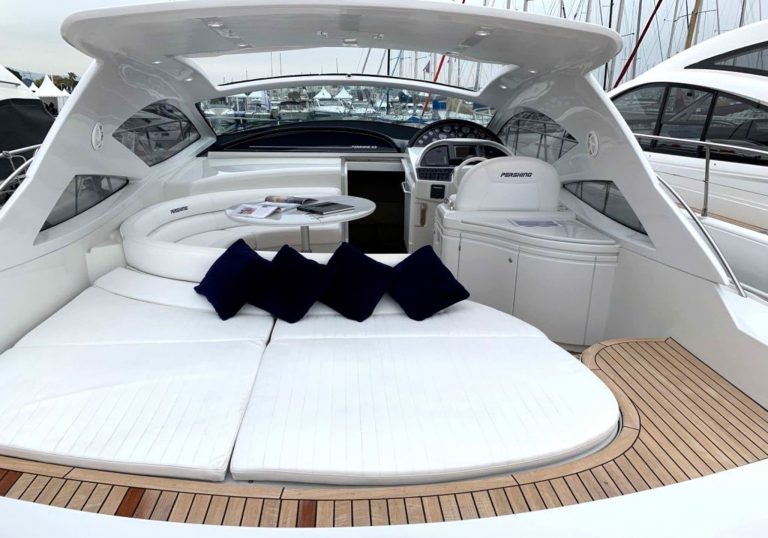 Sundeck of Pershing 43 Nina - Yacht in Ibiza
