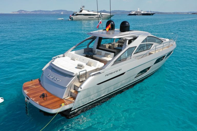 Starboard view of Pershing 5x Remedy - Yacht in Ibiza