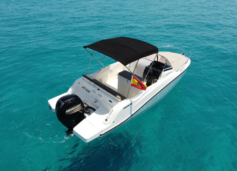 Stern of Quicksilver 605 Hang ten - Motorboat in Ibiza