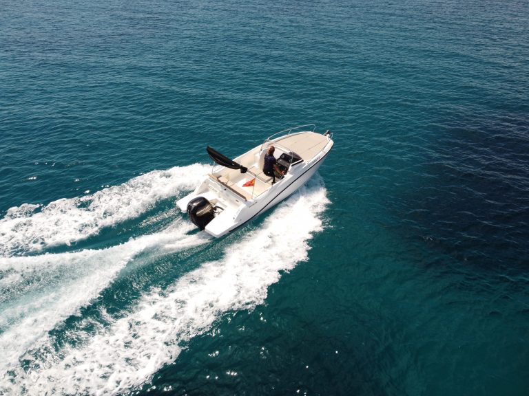 Sailing of Quicksilver 605 Hang ten - Motorboat in Ibiza