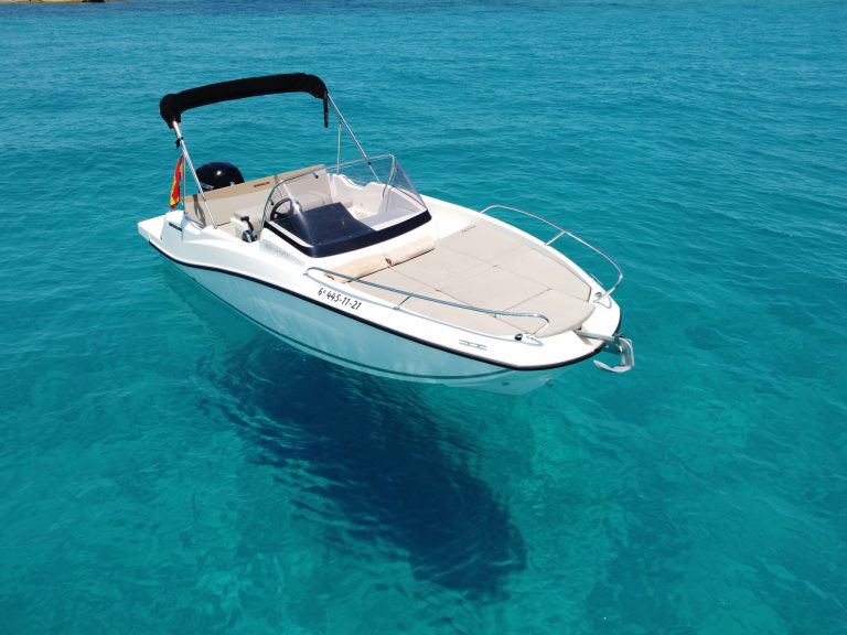 Bow sundeck of Quicksilver 605 Just enjoy - Motorboat in Ibiza