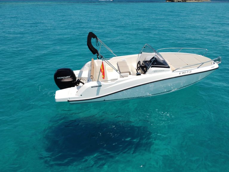 Starboard view of Quicksilver 605 Just enjoy - Motorboat in Ibiza