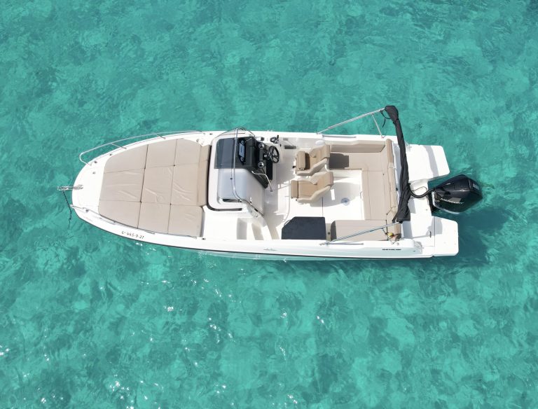 Sundeck of Quicksilver Activ 755 Just do - Motorboat in Ibiza
