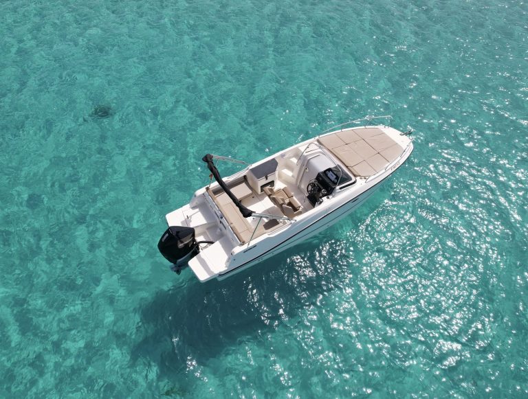 Starboard view of Quicksilver Activ 755 Just do - Motorboat in Ibiza