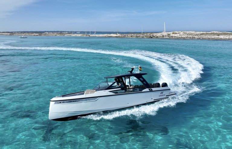 Sailing of Saxdor 320 GTO Space of Ibiza - Motorboat in Ibiza