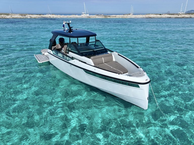 Bow of Saxdor 320 GTO Space of Ibiza - Motorboat in Ibiza