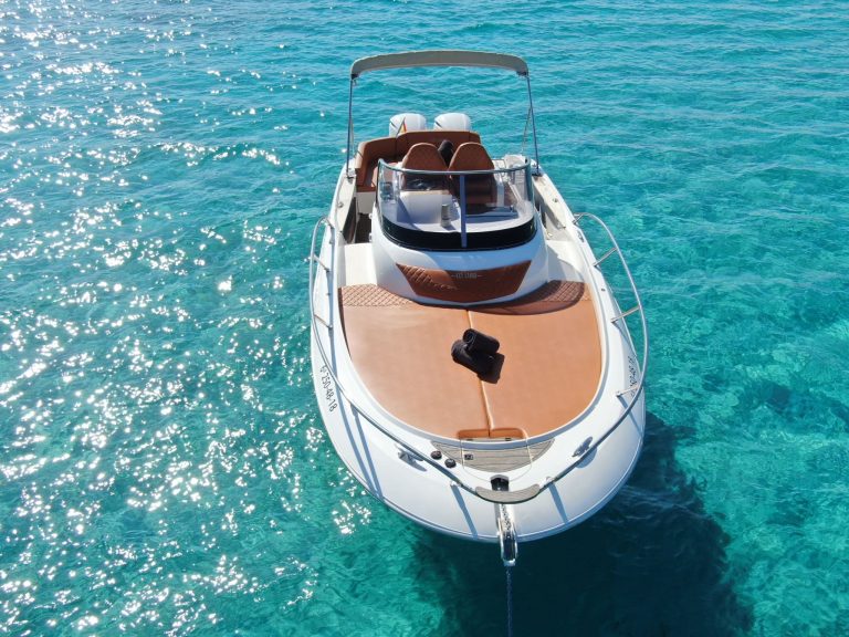Bow of Sessa Marine Key Largo 30 Don Cuco - Motorboat in Ibiza