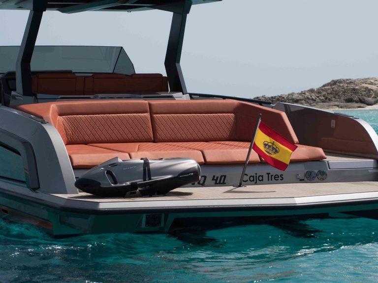 Stern of Vanquish VQ40 Caja tres - Yacht in Ibiza