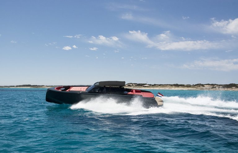 Sailing of Vanquish VQ48 Lady Thunder - Yacht in Ibiza