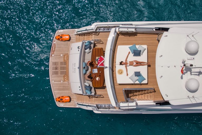 Stern 2 of Vanquish VQ 82 Sea Story - Yacht in Ibiza