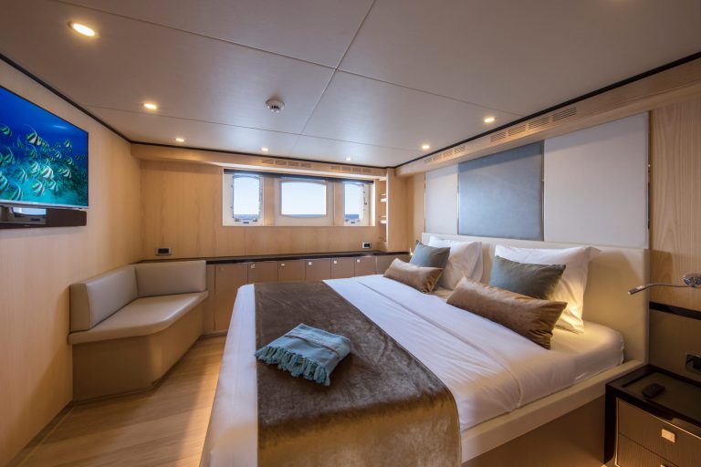 Cabin of Vanquish VQ 82 Sea Story - Yacht in Ibiza