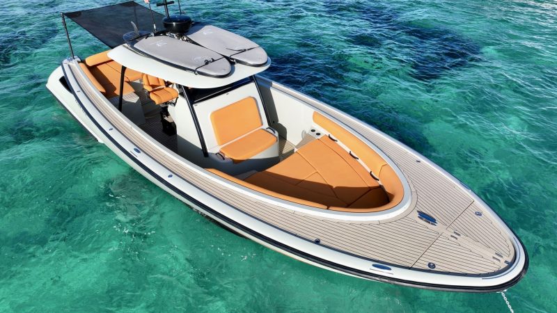 Bow sundeck of Wajer 38S Popeye - Motorboat in Ibiza