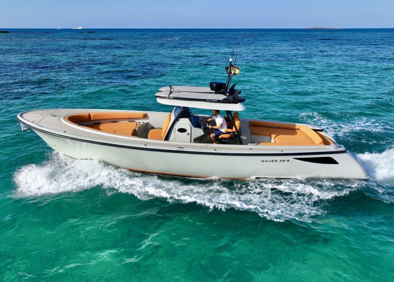 Sailing of Wajer 38S Popeye - Motorboat in Ibiza