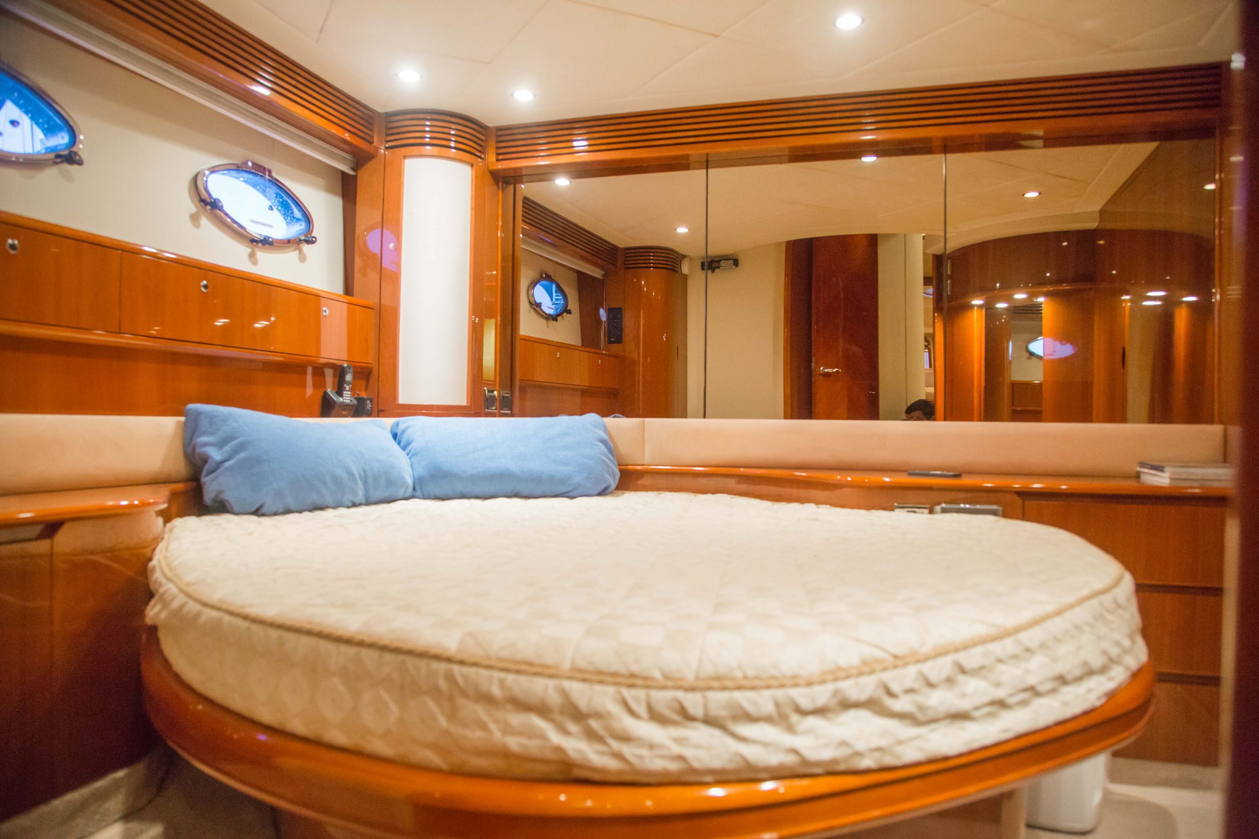 Alquiler rent location llogar mieten boot barco boat bateau ibiza PrincessV65PrincessJuliet