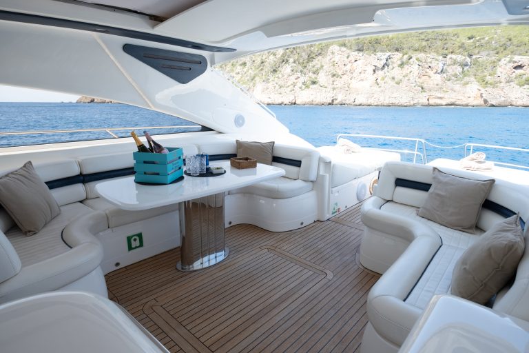 Alquiler rent location llogar mieten barco boat bateau boot ibiza PrincessV65PrincessJuliet