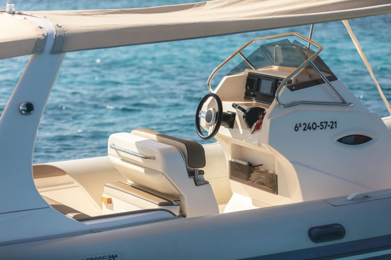 Starboard view of Lomac 790 Sa nova - RIB in Ibiza