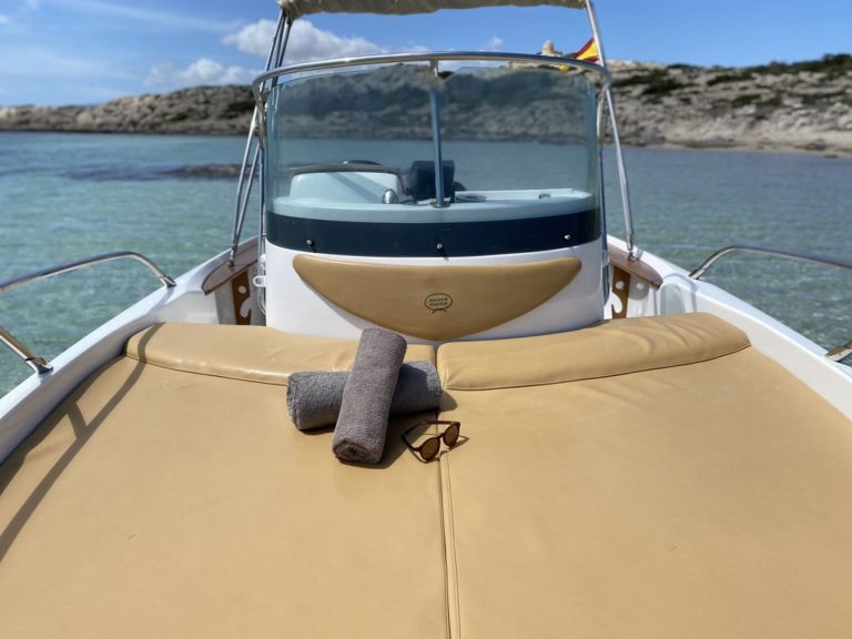 Bow sundeck of Sessa Marina Key Largo 20 Pacman - Motorboat in Ibiza