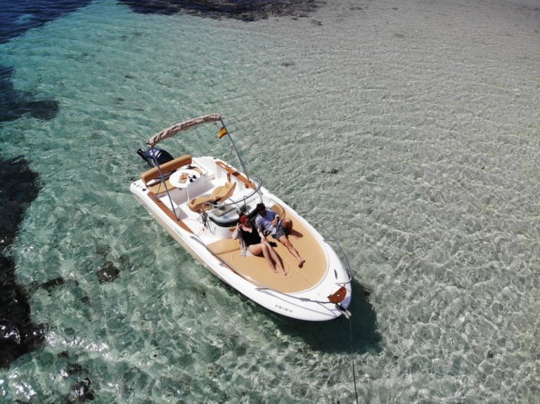 Sundeck of Sessa Marina Key Largo 20 Pacman - Motorboat in Ibiza