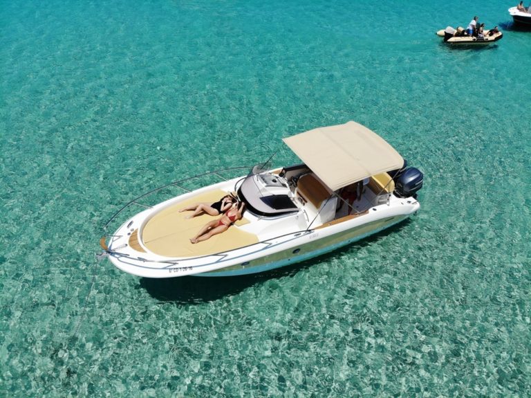 Sundeck of Sessa Marine Key Largo 30 Ave Fénix - Motorboat in Ibiza