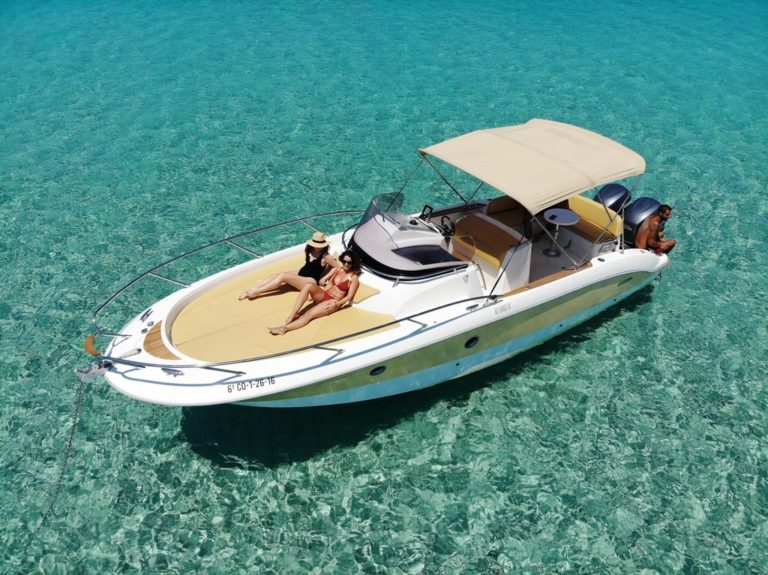 Bow of Sessa Marine Key Largo 30 Ave Fénix - Motorboat in Ibiza