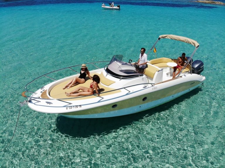 Port view of Sessa Marine Key Largo 30 Ave Fénix - Motorboat in Ibiza
