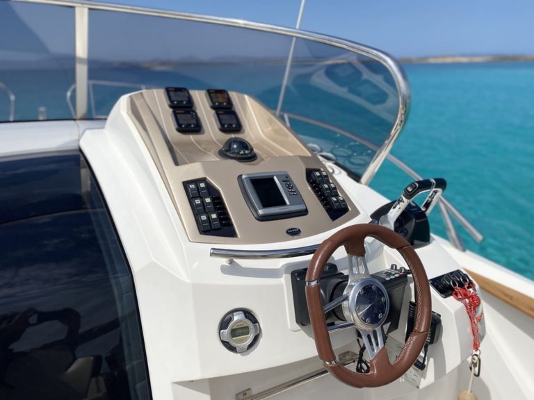 Rudder of Sessa Marine Key Largo 30 Pantera Rosa - Motorboat in Ibiza