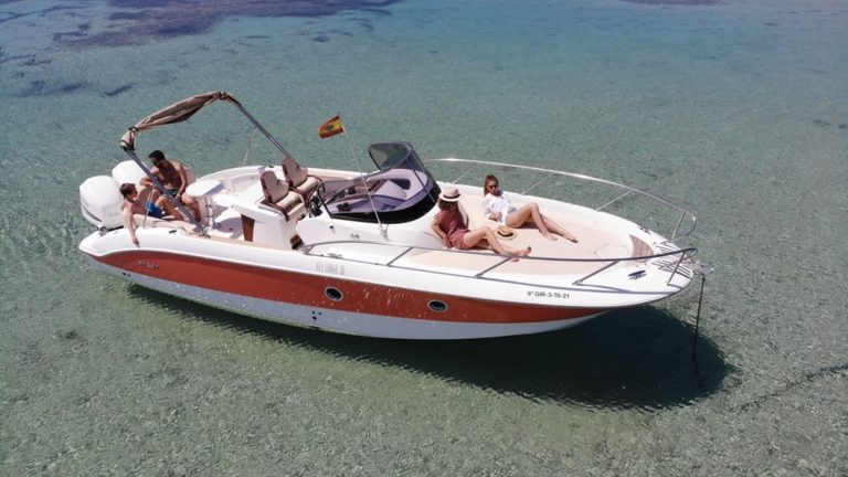 Sundeck of Sessa Marine Key Largo 30 Pantera Rosa - Motorboat in Ibiza