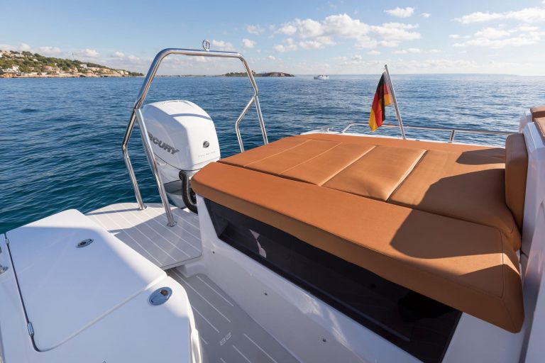 Sundeck of Axopar 28 Ohwo - Motorboat in Ibiza