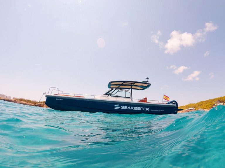 Port view of Axopar 28 Ohwo - Motorboat in Ibiza