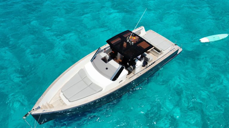 Bow sundeck of Fjord 40 Open A2 - Yacht in Ibiza