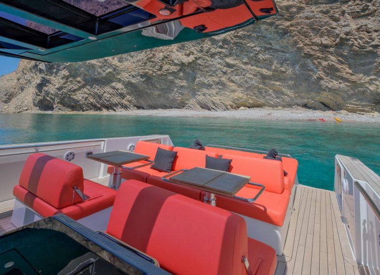 Stern table of Fjord 48 Slice - Yacht in Ibiza