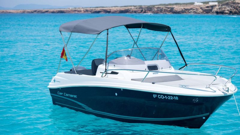 Starboard view of Jeanneau Cap Camarat 6,5 Descarada - Motorboat in Ibiza