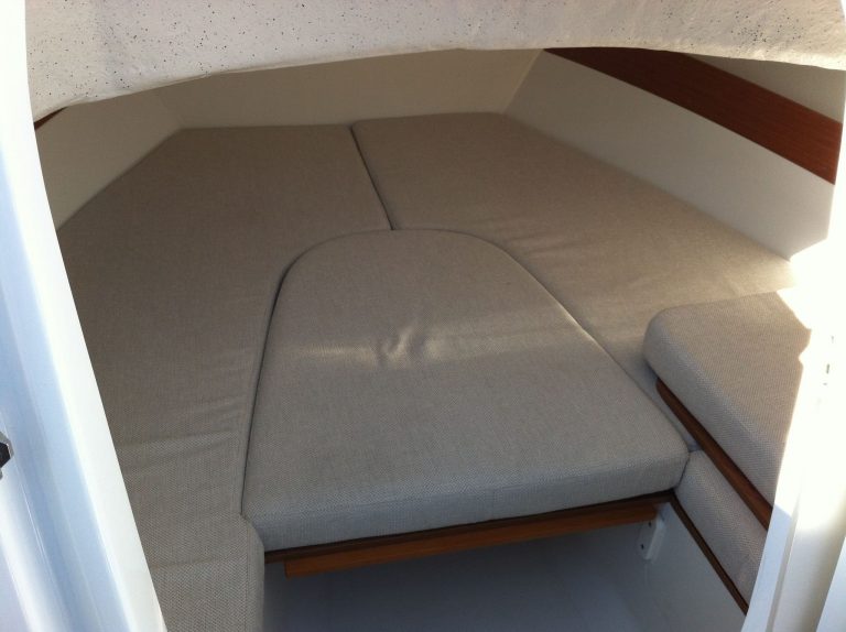 Cabin of Jeanneau Cap Camarat 6,5 Descarada - Motorboat in Ibiza